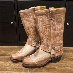 Like New Frye 77265 Eagle Stitch Harness Cowboy Boots Sz 8.5 Womens Made in USA